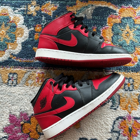 Air Jordan, black and red low top sneakers - Picture 4 of 6